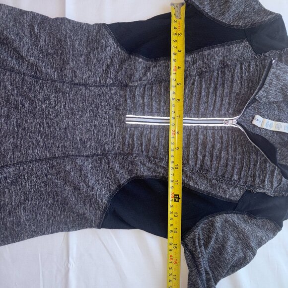 Lululemon Athletica Women's Run Your Heart Out Ruffle QuarterZip Black Gray 4 - Picture 10 of 13